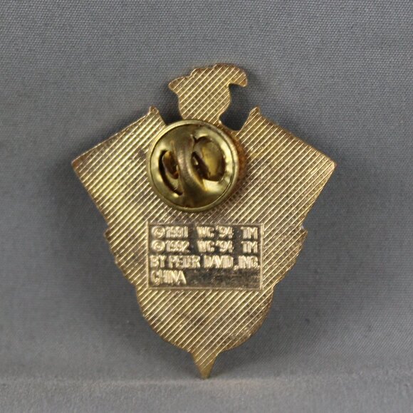 1994 Soccer World Cup Pin - Team Spain Dual Flag by Peter David - Metal Pin - Picture 2 of 3